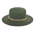Détail du chapeau en paille vert foncé avec chaîne en acrylique dorée et bord plat - Vert Foncé