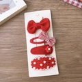 Detalle de un set de 4 pinzas para el cabello rojas con lazos en tarjeta de exhibición - Estilo 4-Juego de Lazos Pequeños de Color Sólido