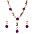 Parure vintage dorée avec roses violettes et feuilles ornées de pierres roses - Parure Collier Boucles d'Oreilles Rose Pourpre (WG-1195) / Rouge Pourpre (WG-1195)