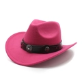 Détail du chapeau de cowboy en laine rose avec ruban noir et clous métalliques étoilés - M (56-58cm) / Rose rouge