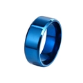 Detaillierte Makroansicht des blauen gebürsteten Titanstahl-Herrenrings mit polierter Innenseite - US 7 / 8mm Breite / Blau