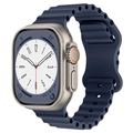 Gros plan du bracelet en silicone océan ondulé bleu foncé sur une montre connectée - 38/40/41/42mm / Bleu Minuit