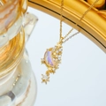 Collar de luna con piedra lunar e incrustación de circonitas en cadena dorada - Piedra Irisada Estrella y Luna (C521 Dorado)
