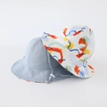Dettaglio cappello sole per bambini reversibile con stampa graffiti e sottogola - 50cm (1-3 anni) / Fondo Blu - Graffiti