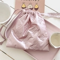 Bolsa rosa de satén con cordón y textura de lazo 3D para cosméticos y joyería - Rosa