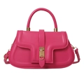 Roze PU-leren schoudertas met golvende flap en gouden sluiting op een witte basis - rozenroze