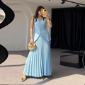 Damen Set aus hellblauer ärmelloser Weste und plissiertem Maxirock für den Sommer - Blau