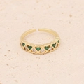 Anello aperto dorato con zirconi a cuore verdi e bianchi su sfondo di pietra - Stile Cuore Continuo (3#)