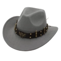 Détail d'un chapeau de cowboy gris avec ruban en cuir marron et blason d'aigle en métal - Gris Clair (Décoration de Balle)