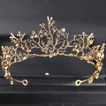 Barocke goldene Krone mit Libellen- und Blattdesign sowie schwarzen Kristallakzenten - Antik-Bronze
