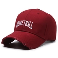 Dunkelrote Vintage-Baseballkappe aus Baumwolle mit weißem BASKETBALL-Stick und Abnutzung - Rot