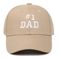 Khaki Baumwoll-Baseballkappe mit weißem #1 DAD Stickerei in der Frontansicht - Khaki