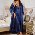 Dunkelblaues Satin-Pyjama-Set für Damen mit grauer Spitze an Robe und Nachthemd - S / Marineblau