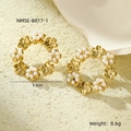 Detail view of gold flower wreath earrings with white pearls and size 3.3cm info - Gold Elegant Pearl Wreath(B817-1)
