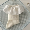 Calze bianche in cotone con elegante bordo in pizzo e ricami a fiocco molto raffinati - crema