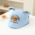 Detailopname van lichtblauwe babycap met 3D-hondenoren en cartoon hond borduurmotief - 50cm (1-3 jaar) / Blauw