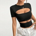 Top corto negro sexy con abertura para mujer estilo Y2K con ajuste ceñido y color sólido - S / Negro