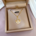 Luxuriöse Herz-Krone-Halskette mit Zirkonia-Steinen in einer goldenen Geschenkbox - Herz-Krone-Stil (E118)