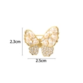 Makro-Detail der goldenen Schmetterlingsbrosche mit Perlen und Zirkonia-Steinen - Natürliche Süßwasserperle Schmetterling (XX0057)