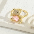 Anello aperto orsetto dorato con diamanti brillanti e una gemma a cuore rosa - Rosa