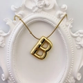 Collier doré avec pendentif lettre B style ballon et chaîne serpent à finition polie - Lettre B Or