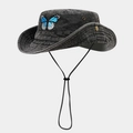Detail der Schmetterlingsstickerei und Metallösen an einem gewaschenen Denim-Sonnenhut - M (56-58cm) / Schmetterling Schwarz