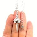 Poliertes silbernes Pendel aus massivem Metall mit vierstufigem Turmdesign und Kette - Stil 40