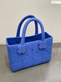Borsa tote blu reale in EVA con motivo geometrico a rilievo e accenti a fiore - Blu scuro