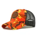 Orange Camouflage Trucker Cap mit atmungsaktivem Netz und rundem Leder-Aufnäher - Orange Tarnung