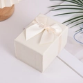 Caja de regalo beige elegante con lazo de cinta de satén para relojes y joyería fina - 10*7.5*7cm / Blanco