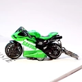 Portachiavi moto verde e bianco con funzione a frizione e chiusura in metallo - Verde