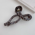 Elegante molletta per capelli con stampa leopardata in resina marrone su sfondo bianco - Stile Papillon Leopardo Scuro