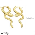 Gouden slangenoorringen met gedetailleerde schubben en veilige sluiting, 40x17mm - Slangenring Stijl (KE101360-BNJ) / Goud