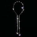 Detalle de diadema plateada con mariposas púrpuras y borlas de diamantes de imitación - Cristal Púrpura