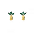 Gros plan sur les boucles d'oreilles ananas avec zircons jaunes et verts sertis - Style Forme d'Ananas / Argent
