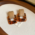 Detail of geometric vintage earrings with wood grain texture and amber resin pendant - 24# Retro Wood and Tortoise Spliced Earrings (24#)