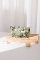 Détail de broderie florale sur trousse de toilette en lin vert avec étiquette H&R - Petit / Vert