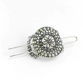 Detail van zilveren haarspeld met iriserende kristallen en vintage bloemontwerp - Multicolor Strass Antiek Zilver