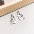 Detailansicht silberner Violinschlüssel-Anhänger für DIY-Schmuckherstellung - 1 Stück Antiksilber Violinschlüssel 17*21mm - 1,2g
