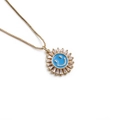 Collar dorado con colgante de cara sonriente en esmalte azul y halo de circonitas - Azul