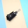 Custodia per chiavi auto in pelle PU nera stile Batman con fibbia in metallo su sfondo - Nero