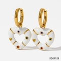 Gouden hart oorbellen met wit emaille en kleurrijke kleine edelsteen inlays - Witte Emaille Hart Stijl (KDE1123)