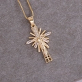 Collana con croce placcata oro 18K con micro zirconi incastonati e dettaglio crocefisso - Croce di Gesù Radiale con Zirconia Baguette (5#)