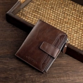 Cartera corta para hombre de cuero marrón oscuro con cierre de broche y bolsillo con cremallera - café