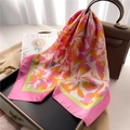 Pañuelo cuadrado de seda satinada con flores rosa y naranja y bordes de contraste - FJ699-1