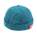Detalle de la gorra docker de pana azul con una etiqueta roja tejida en el lateral - M (56-58cm) / Azul