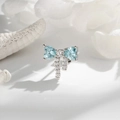 Clou d'oreille noeud argenté avec zircons bleus et cristaux sur pétales blancs - Nœud Papillon en Zircon Bleu Mer Clair (A1025-3#Bleu Mer Clair) / Pièce Unique