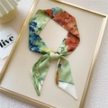 Sciarpa sottile in seta con stampa floreale artistica nei toni verde e arancio - 6*100cm / 1 Fiori Rossi Margherite Bianche