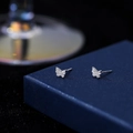 Scintillanti orecchini a farfalla in argento S999 con zirconi su scatola blu scuro - Farfalla Interamente Diamantata