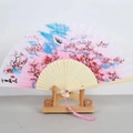 Ventaglio pieghevole giapponese con fiori di pesco e nappina decorativa rosa - Stecche Bianche Stile 31